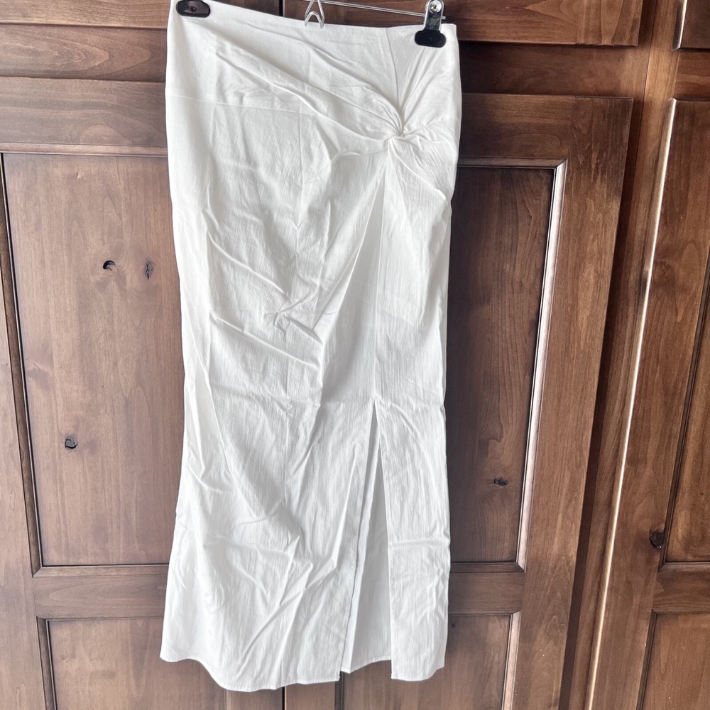SOPHIE RUE-Women's White Tea Length Skirt‎ with Front Slit Size S